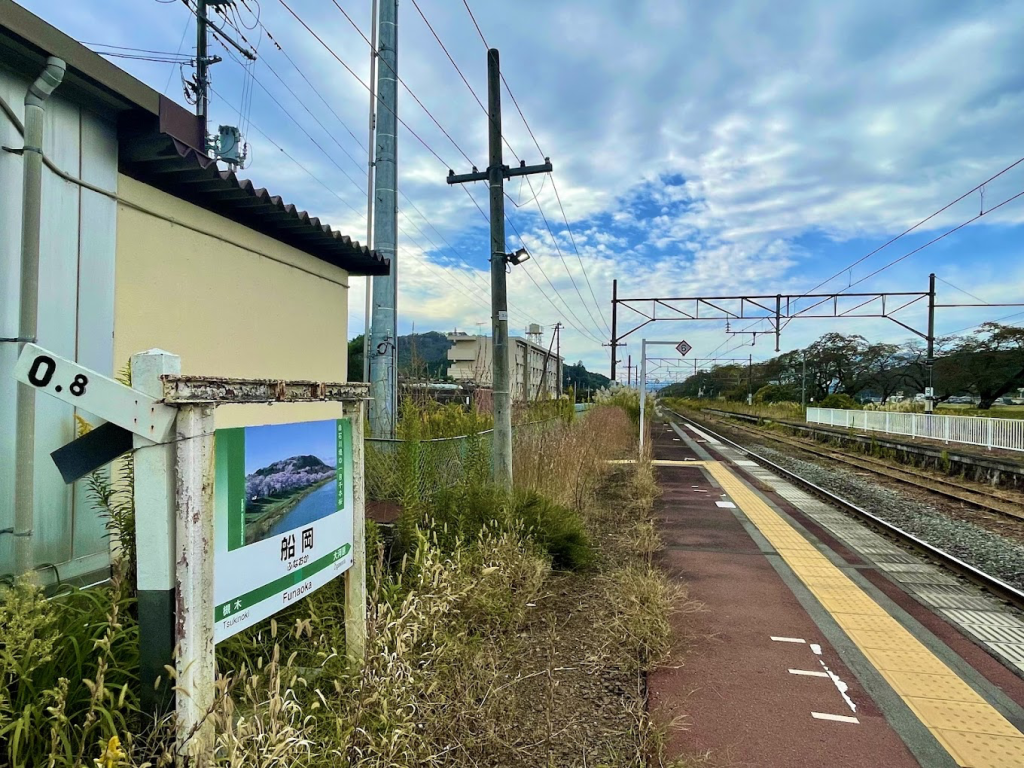 從仙台站搭乘 JR 東北本線,約 30 分鐘即可抵達「船岡站」。